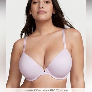 BNWT Victoria’s Secret 38D LOVE CLOUD
Smooth Lightly Lined Full Coverage Bra